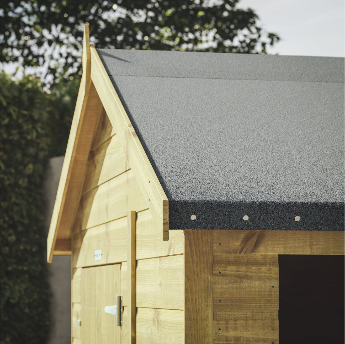 Premium Gartenhaus mit Satteldach
